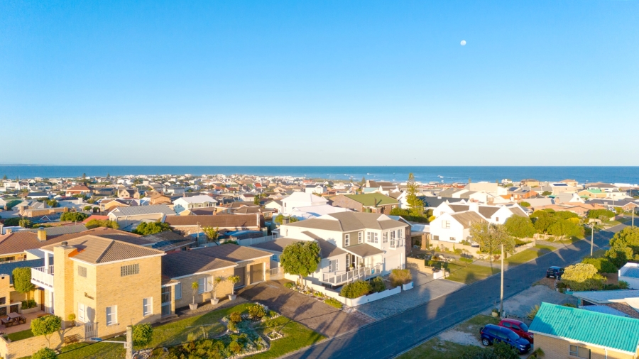 4 Bedroom Property for Sale in Struisbaai Western Cape
